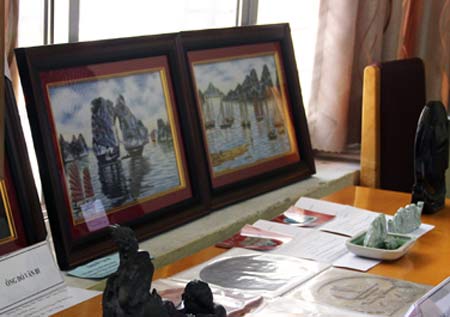 Prize giving for Ha Long Bay souvenir competition